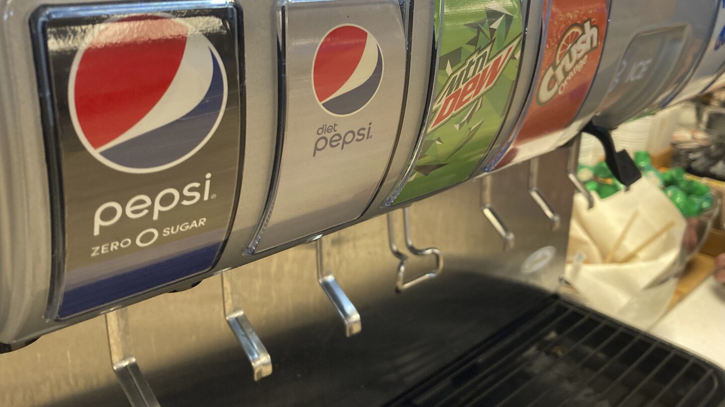 Печалбата на PepsiCo се увеличава, тъй като таксите намаляват, въпреки че приходите падат през четвъртото тримесечие