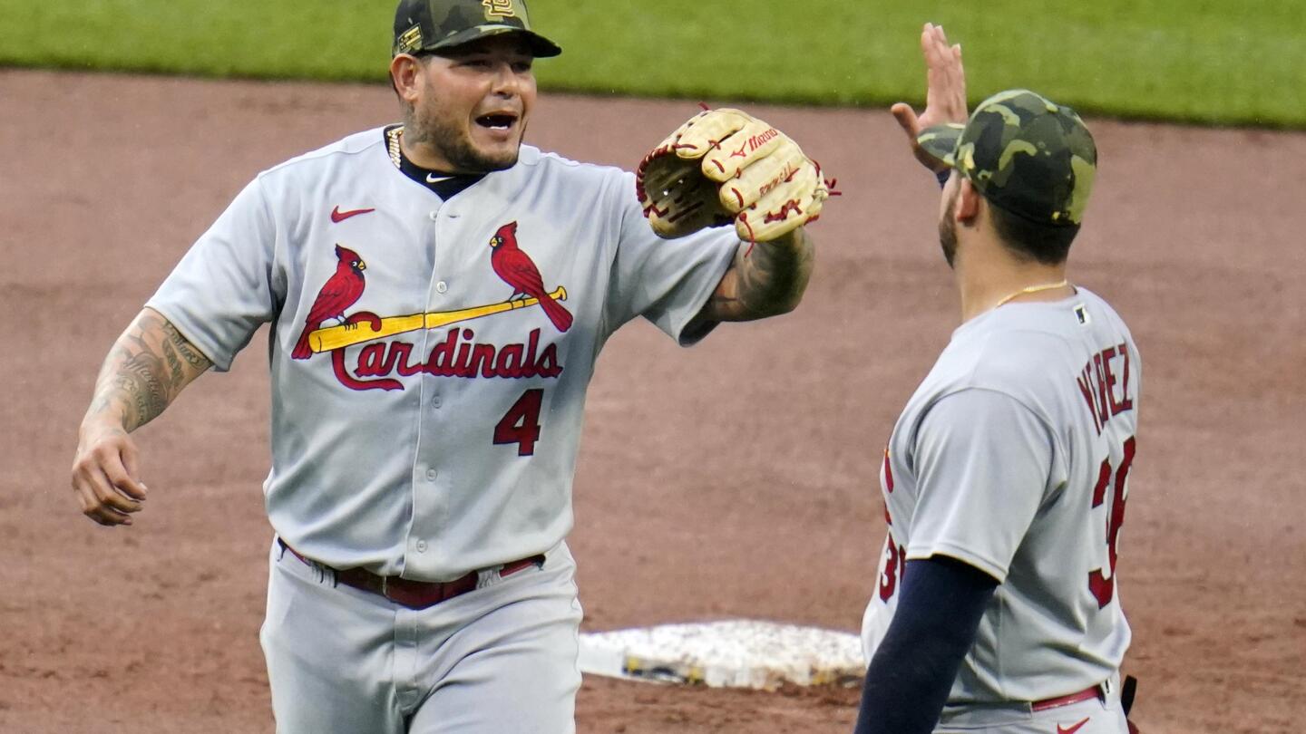 Cardinals' Yadier Molina Has First Career MLB Pitching Appearance