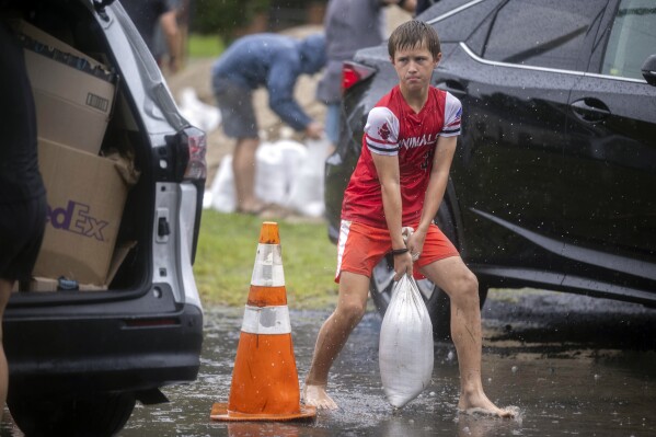 El Huracán Debby Toca Tierra En Florida | Ap News