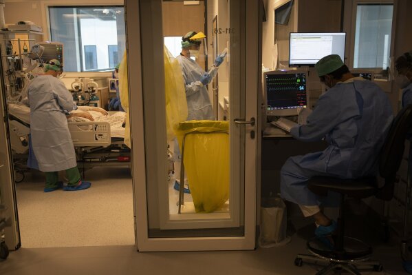 Medical staff work in the intensive care ward for COVID-19 patients at the MontLegia CHC hospital during a partial lockdown to prevent the spread of the coronavirus in Liege, Belgium, Thursday, April 23, 2020. (AP Photo/Francisco Seco)