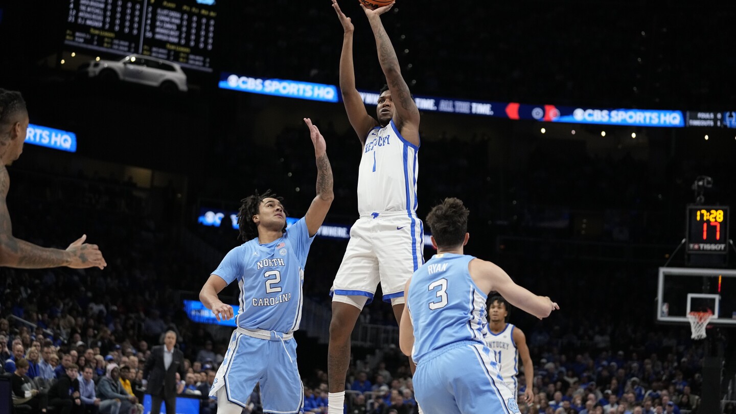 No. 14 Kentucky holds off No. 9 North Carolina 87-83