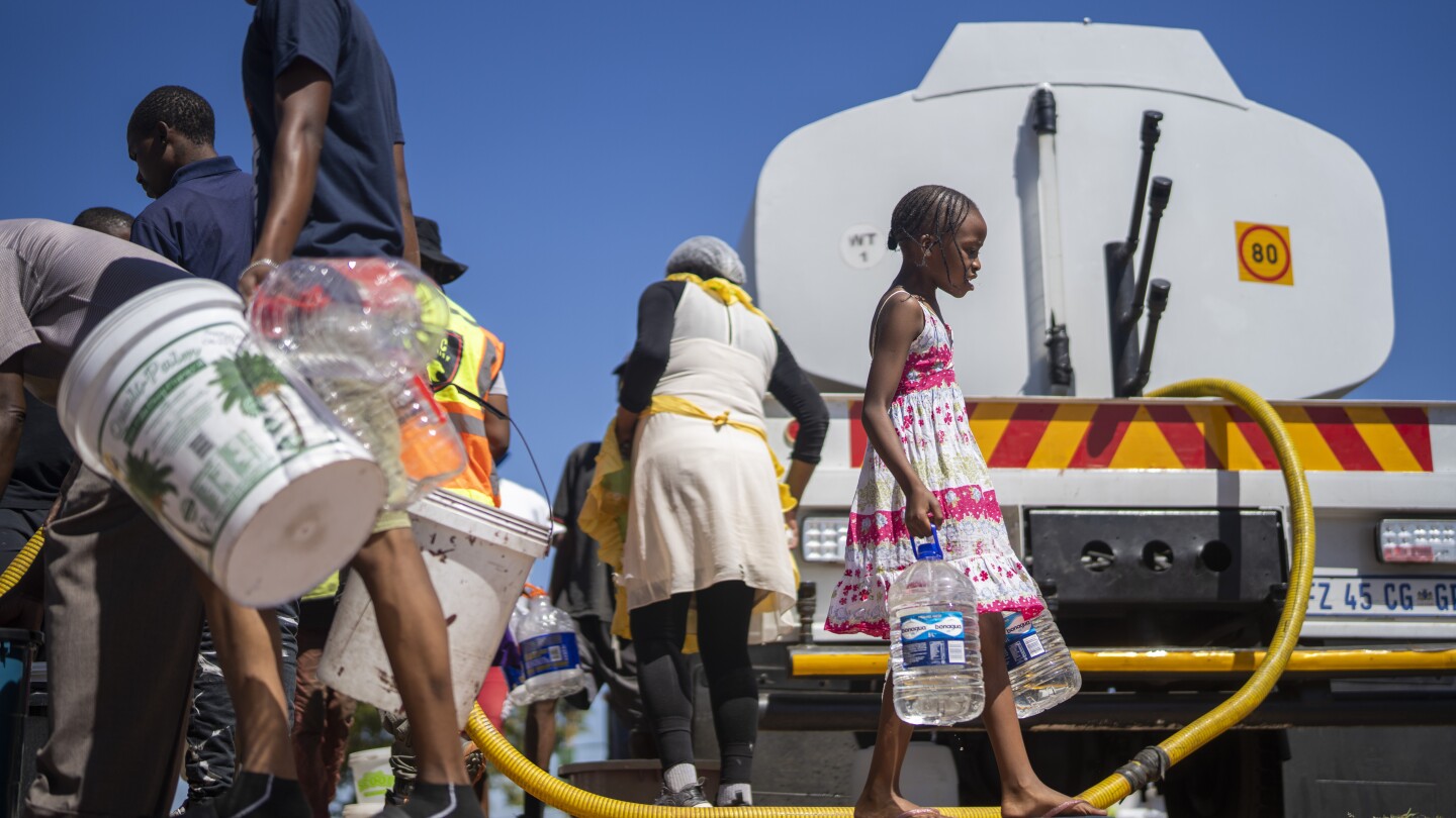 Крановете пресъхнаха в най-големия град на Южна Африка в безпрецедентна водна криза