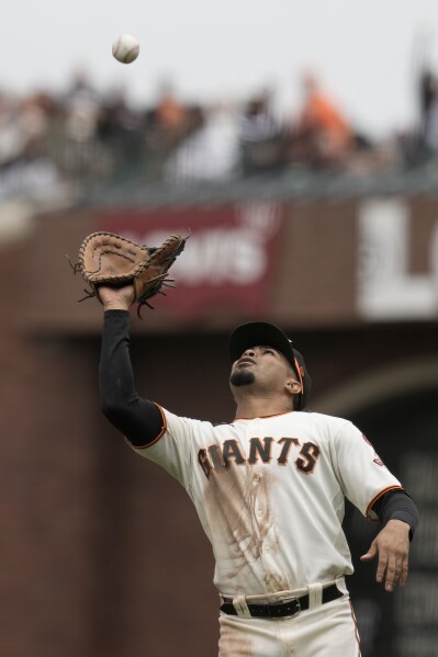 Giants Wade Jr gets walk off hit scoring Sabol in tenth in 5-4 win; SF  remains 1.5 back in NL Wild Card chase – Sports Radio Service