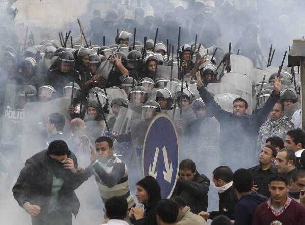 Anti-government activists clash with riot police in Cairo, Egypt, on Jan. 28, 2011, to challenge President Hosni Mubarak's 30-year rule. (AP Photo/Ben Curtis)