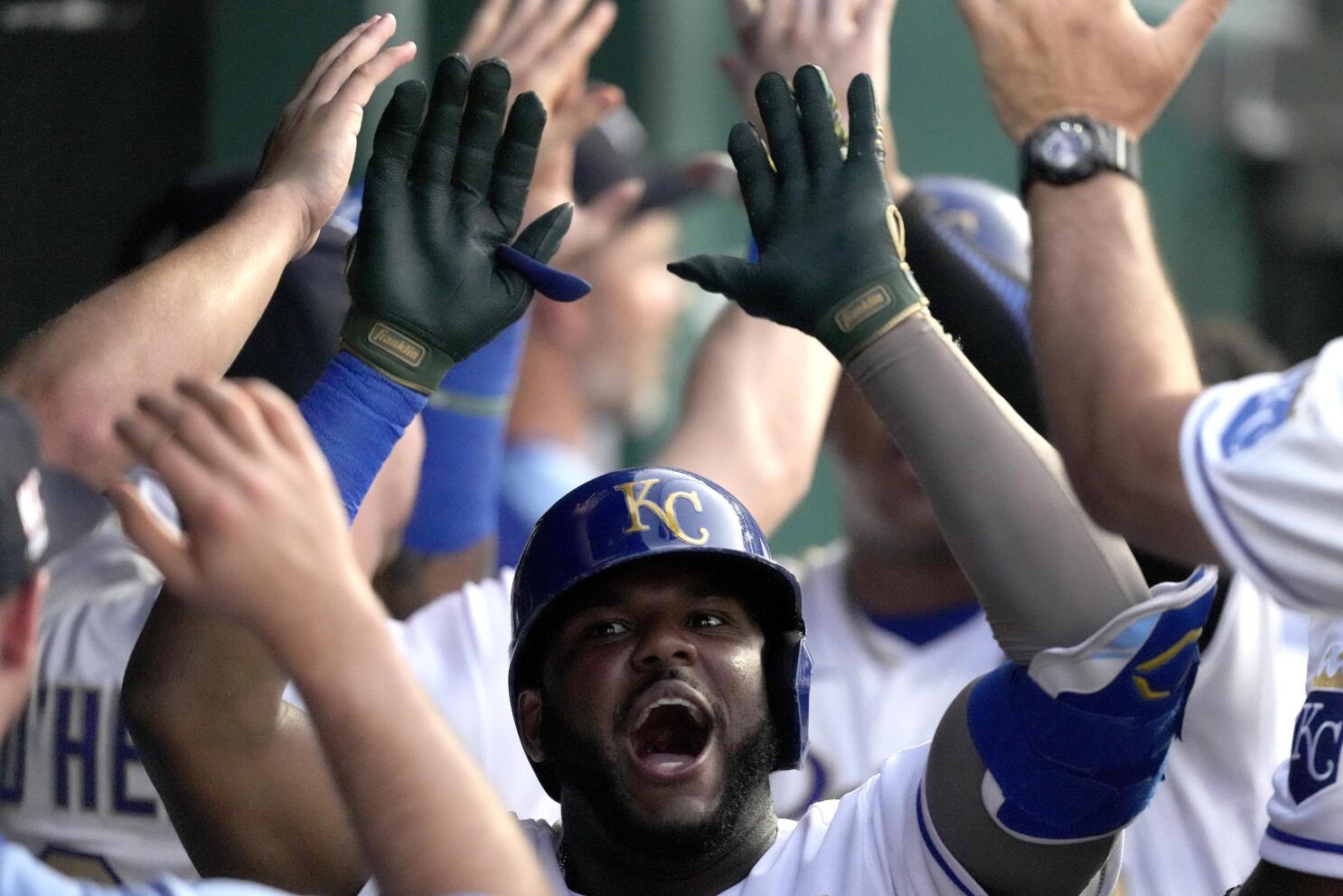 Royals rally to knock off Twins