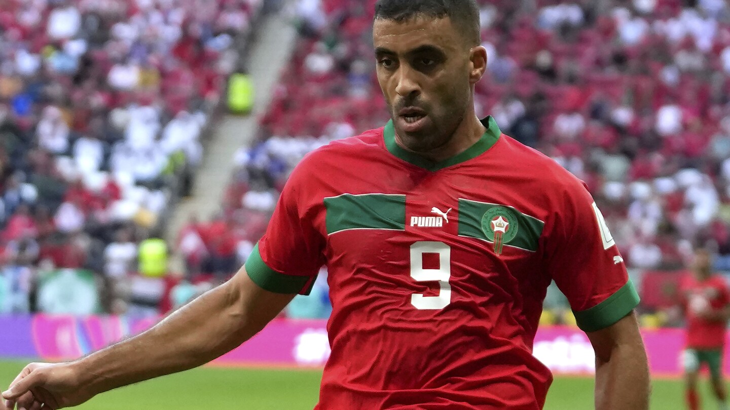 اللاعب الذي تعرض للجلد من قبل أحد المشجعين خلال المواجهة بعد نهائي كأس السوبر السعودي