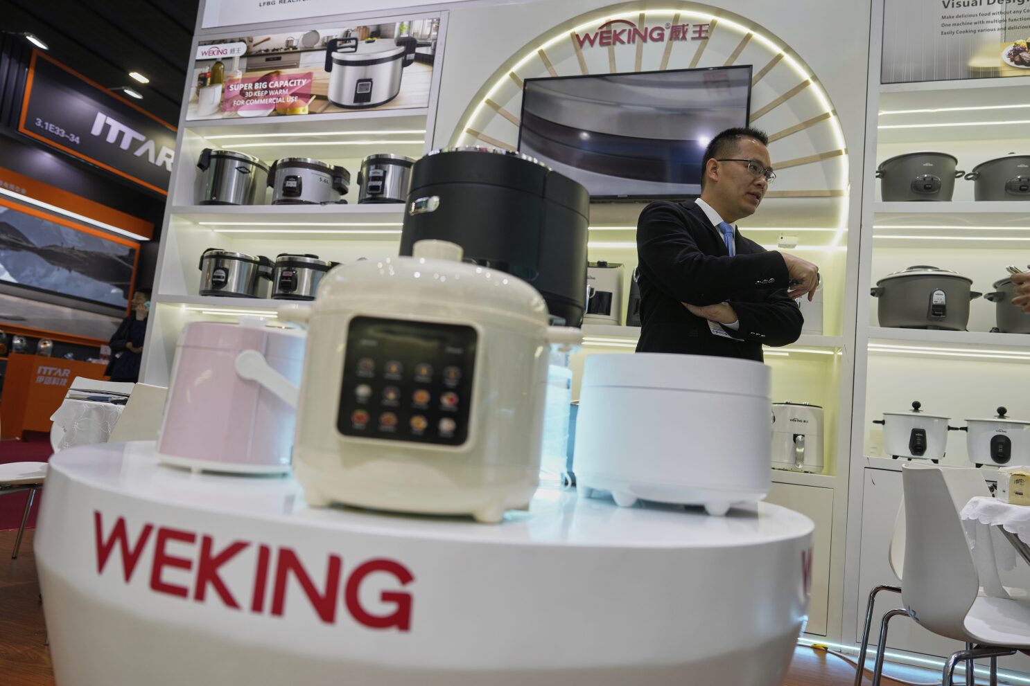 China's economy grew 5.4% in the first quarter as exporters rushed to beat Trump's tariffs
