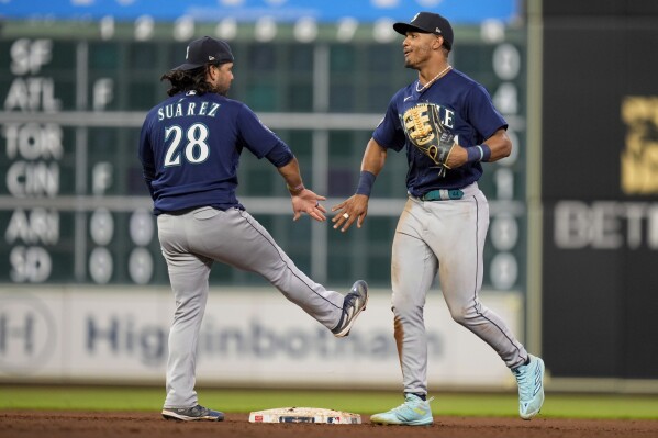 Pollock, Suárez homer late, Mariners beat A's 7-2 in 10