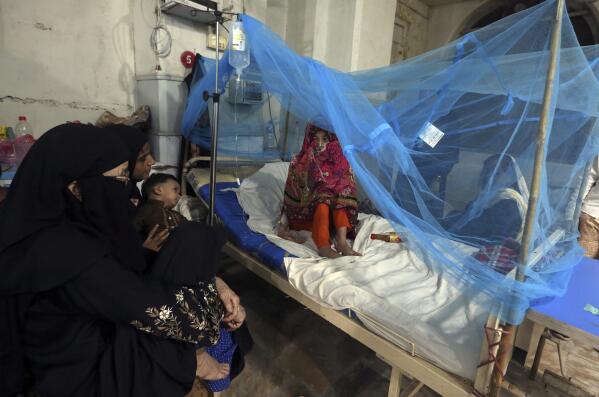 A Pakistani patient suffering from dengue fever, a mosquito-borne disease, is treated in an isolation ward, at a hospital in Karachi, Pakistan, Saturday, Sept. 24, 2022. Pakistan has deployed thousands of additional doctors and paramedics in the country's worst flood-hit province to contain the spread of diseases that have killed hundreds of  people among the flood victims, officials said Friday. (AP Photo/Fareed Khan)