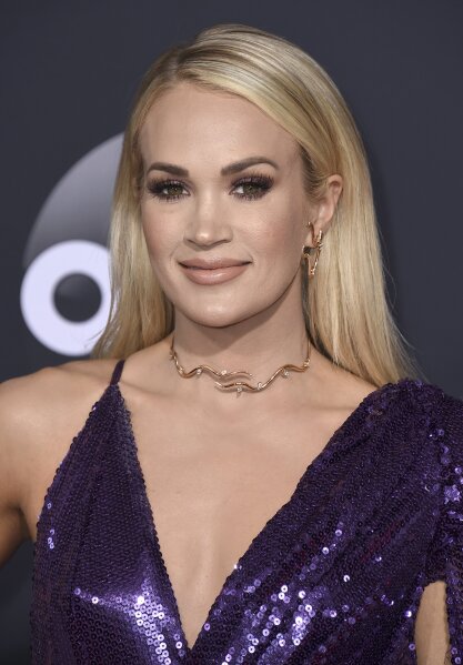 Carrie Underwood Discusses End of American Idol at American Music Awards