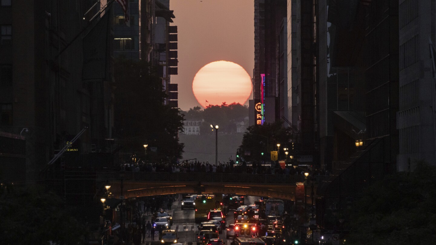 Manhattanhenge 2025 Watch live and see what time it starts AP News