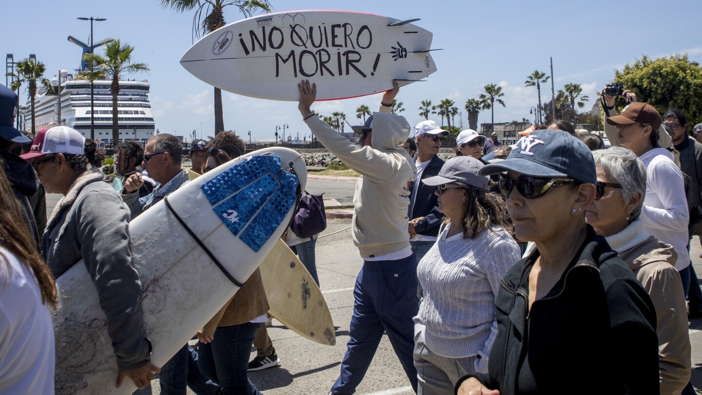 Mexican police: Thieves killed Australian and American surfers to steal truck tires