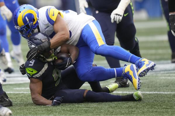 Seahawks' Bobby Wagner, Pete Carroll share 'moment of appreciation'