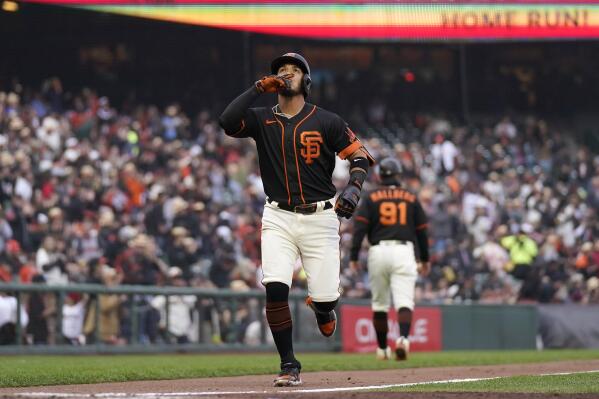 Mays watches Cobb, Giants beat Brewers on 92nd birthday