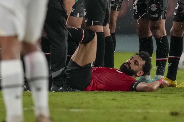 Mohamed Salah goes off injured during Egypt's game against Ghana at Africa  Cup | AP News