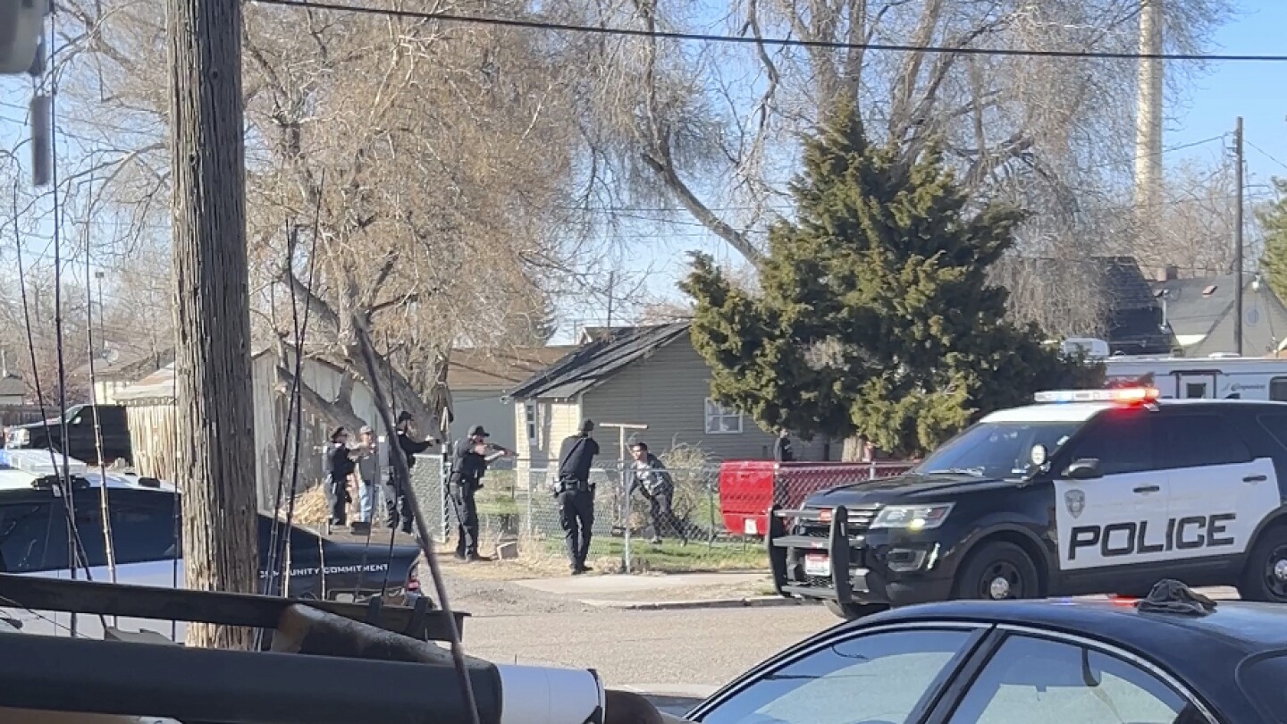 Man talks about witnessing Idaho police shooting a knife-wielding autistic teenager | AP News