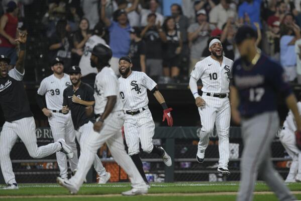 Sheets' homer gives White Sox doubleheader split with Twins -  5  Eyewitness News