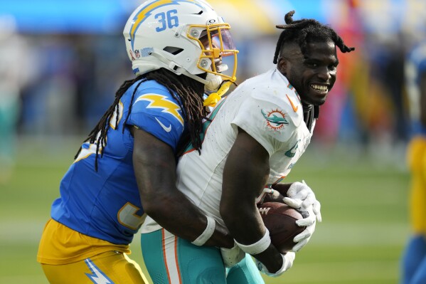 Extra work and familiarity with the Dolphins' system are helping Tyreek  Hill excel