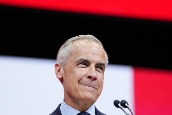 O primeiro -ministro canadense Mark Carney fala com os apoiadores no palco em sua sede de campanha depois que o Partido Liberal venceu a eleição canadense em Ottawa, Ontário, terça -feira, 29 de abril de 2025. (Justin Tang/The Canadian Press via AP)
