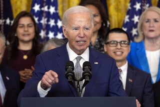 El presidente de Estados Unidos Joe Biden habla durante una ceremonia por el 12do aniversario del programa DACA, en la Casa Blanca, en Washington, el martes 18 de junio de 2024. (AP Foto/Evan Vucci)