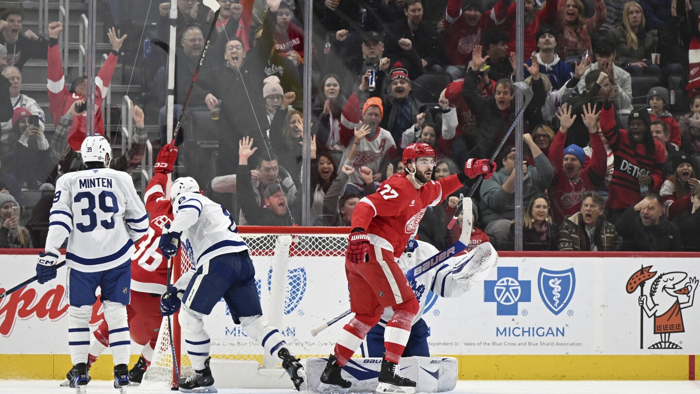 Red Wings Defeat Maple Leafs 4-2 at Home
