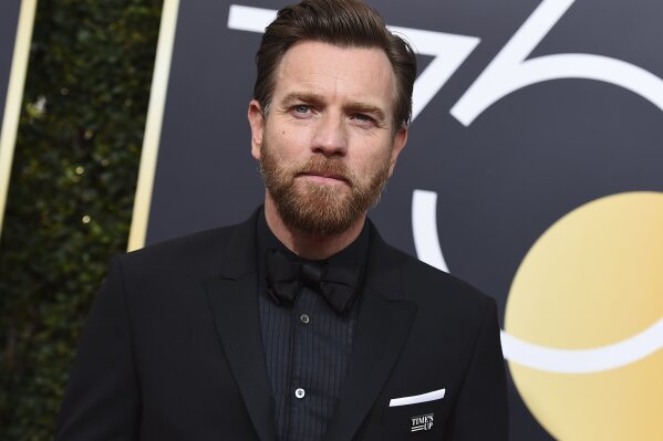 
              Ewan McGregor arrives at the 75th annual Golden Globe Awards at the Beverly Hilton Hotel on Sunday, Jan. 7, 2018, in Beverly Hills, Calif. (Photo by Jordan Strauss/Invision/AP)
            