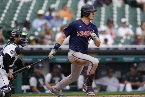 Hamilton leaves in 5th inning of Rangers/Twins game