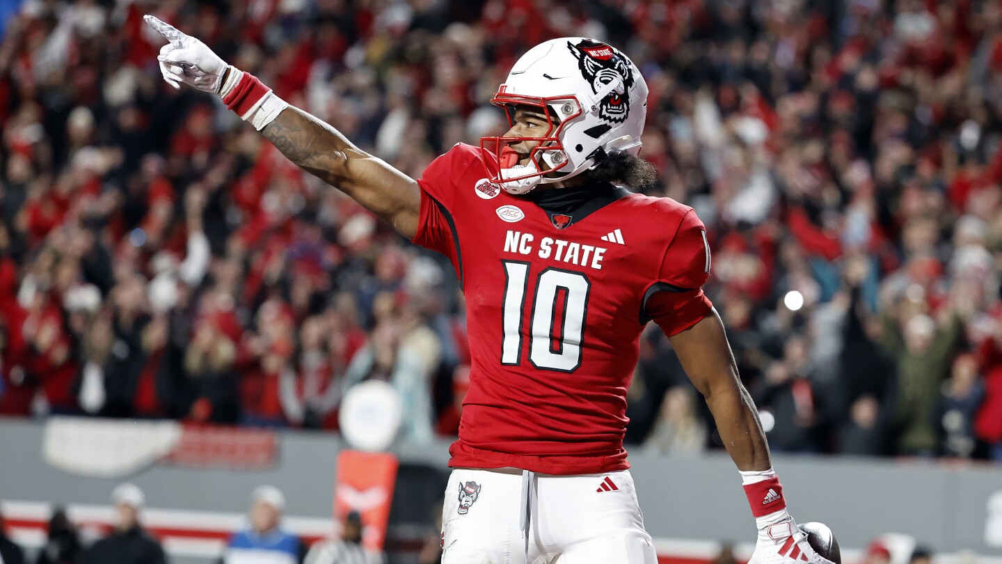 NC State jumps to big lead on UNC, cruises to 39-20 victory