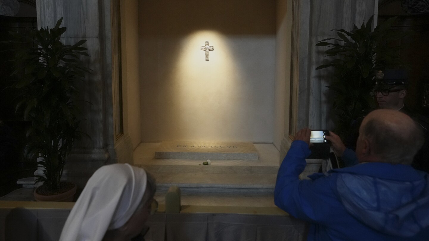 Catholic faithful pay respects to Pope Francis as his tomb opens to the public in Rome basilica