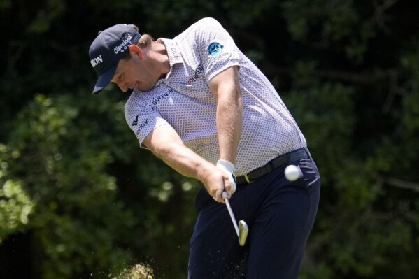Sepp Straka, of Austria, hits his tee shot on the 15th hole during the second round of the U.S. Open golf tournament Friday, June 14, 2024, in Pinehurst, N.C. (AP Photo/George Walker IV)