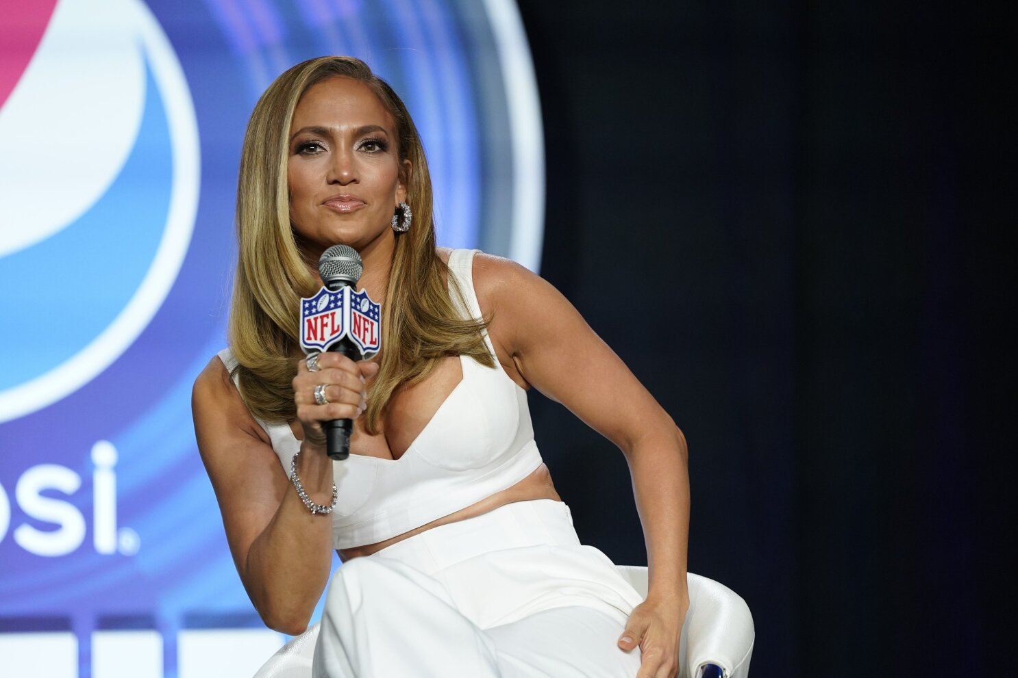 Waiting for tonight: J. Lo, Shakira discuss Super Bowl gig