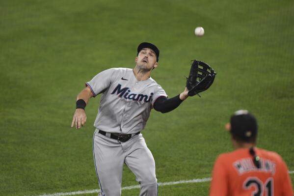 Braves re-acquire Duvall from Marlins