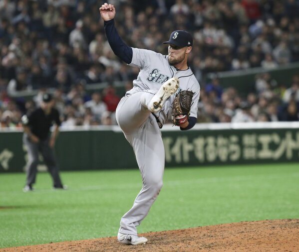 Ichiro cheered at Tokyo Dome, Mariners top A's 9-7 in opener