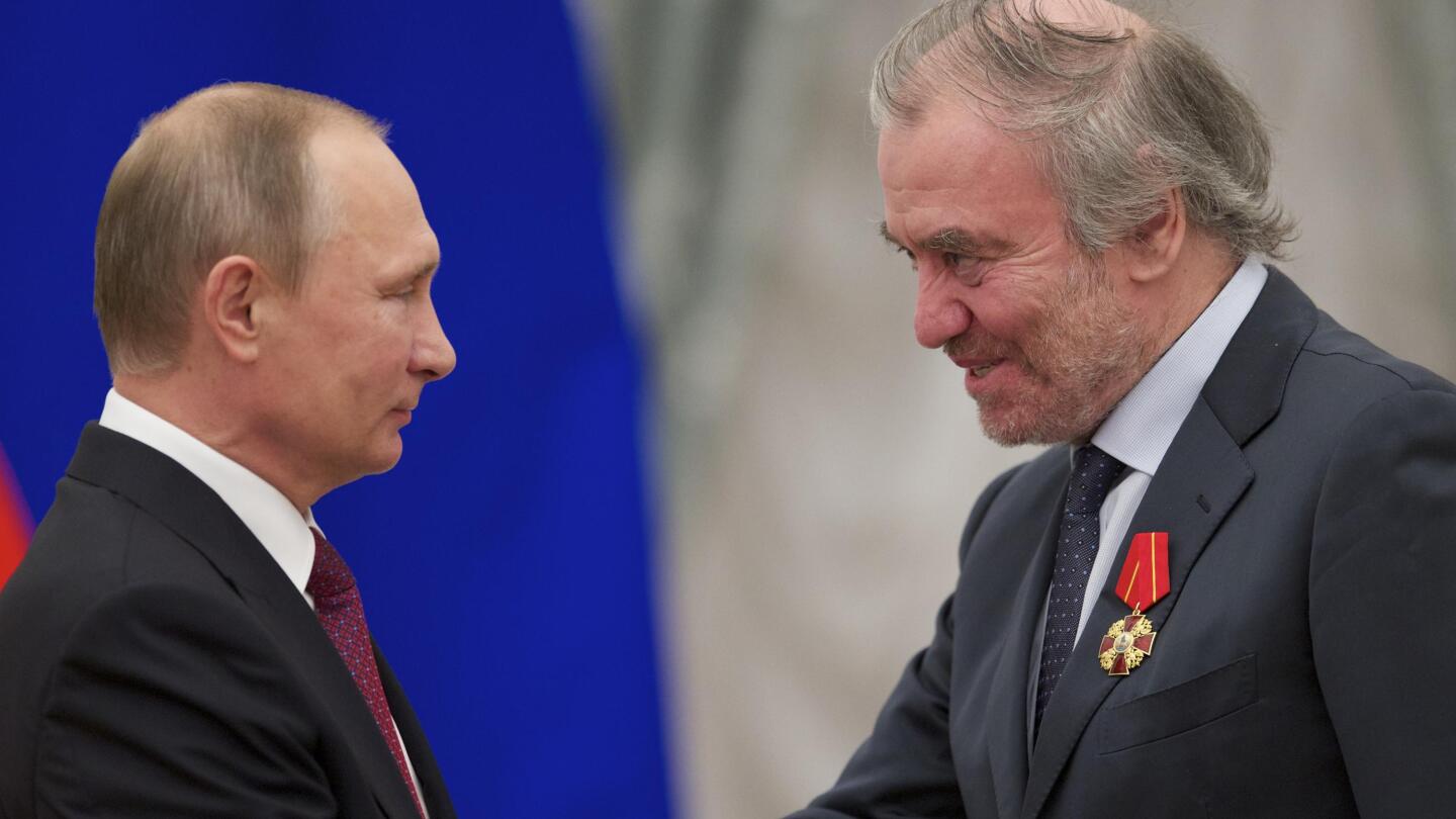 Два оркестра исключили российского дирижера за поддержку Путина