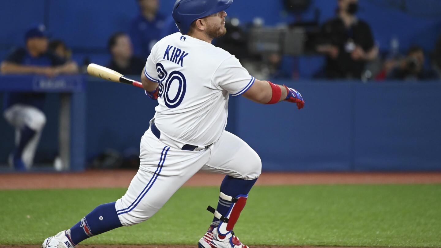 Kirk HRs twice, Jays beat White Sox 6-5 for 6th straight win