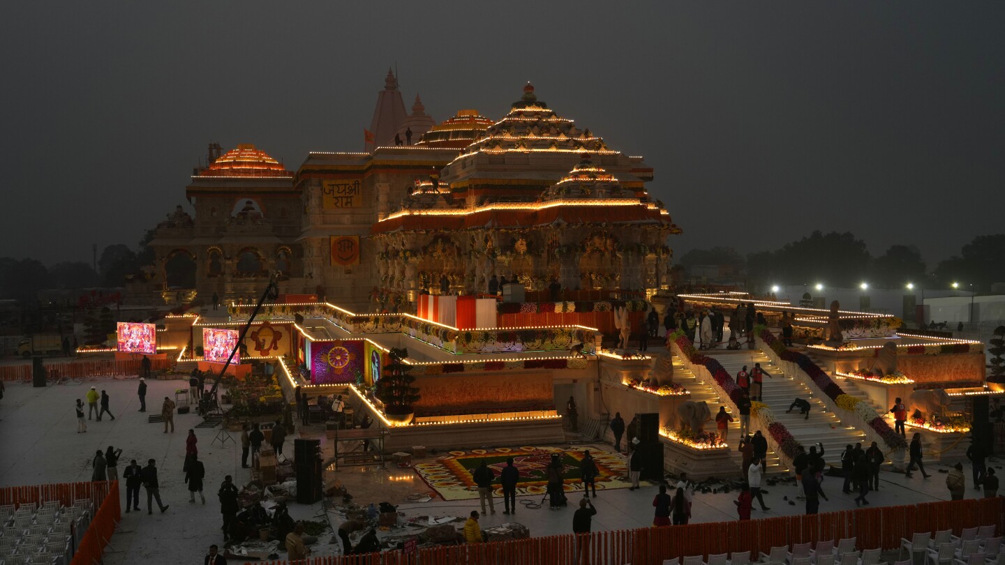 Индийският премиер Моди е готов да открие спорен храм в Айодхя в грандиозно събитие месеци преди изборите