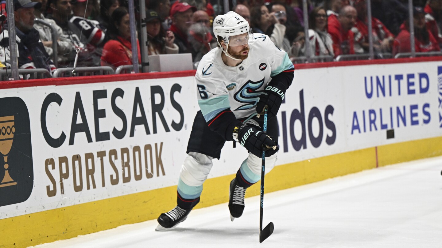 Kraken Defeat Blackhawks 6-2, Wright Scores Twice