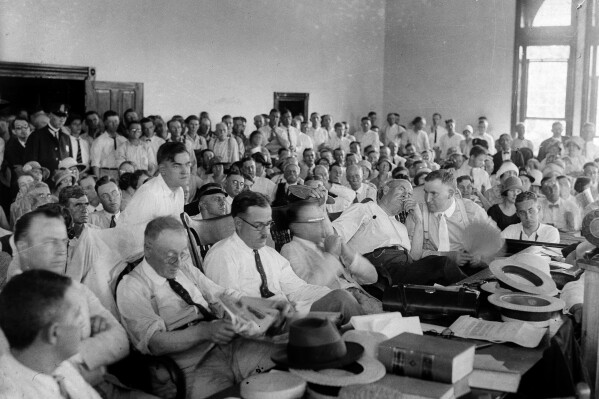 Packed courtroom scene during the Scope's Monkey trial in Dayton, Tenn., July 1925. (ĢӰԺ Photo)