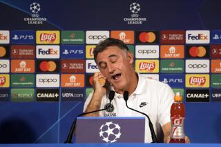 El técnico del PSG Christophe Galtier durante una rueda de prensa, el lunes 5 de septiembre de 2022, previo al partido contra Juventus en la Liga de Campeones. (AP Foto/Thibault Camus)