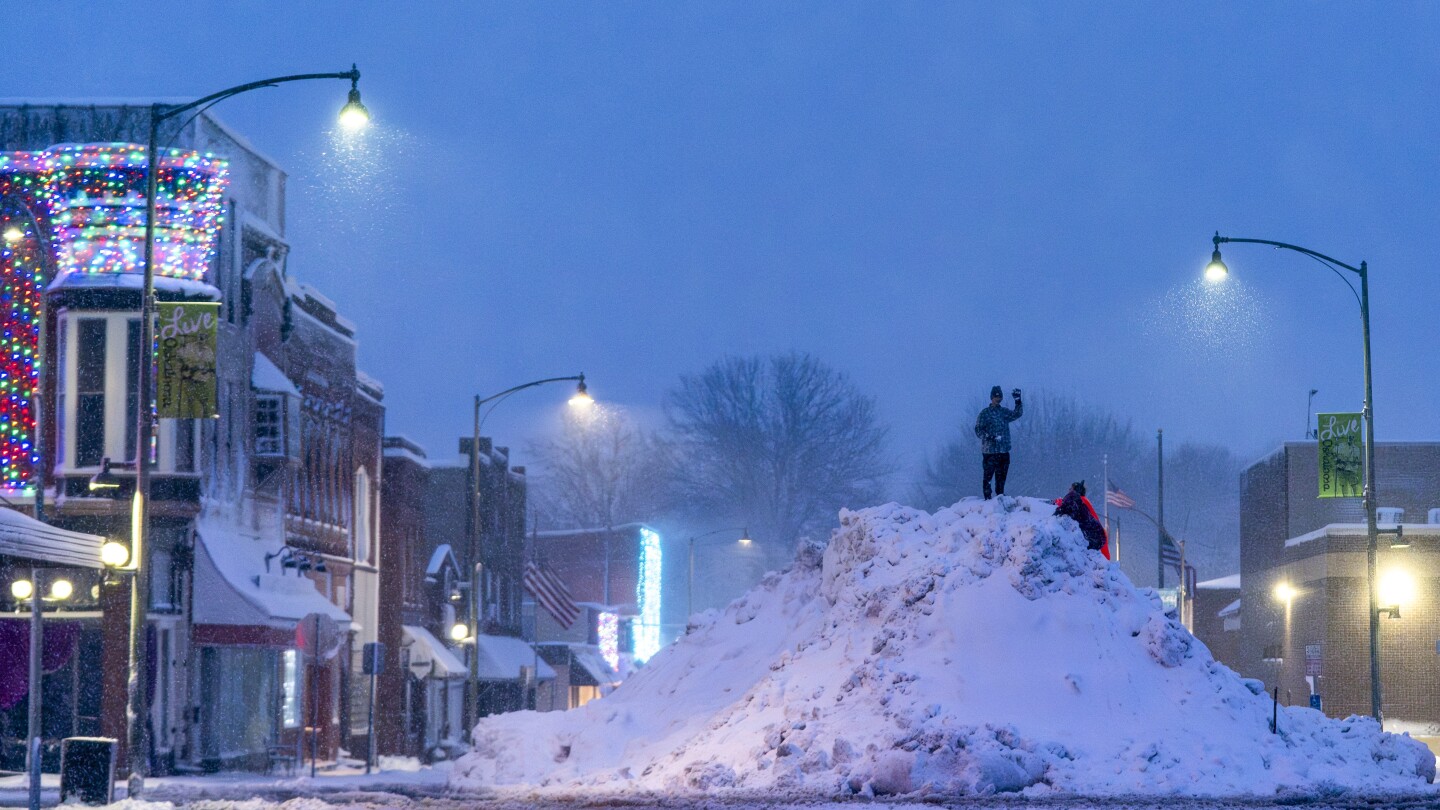 УОКИЙ Айова AP — Снегът все още се натрупваше над