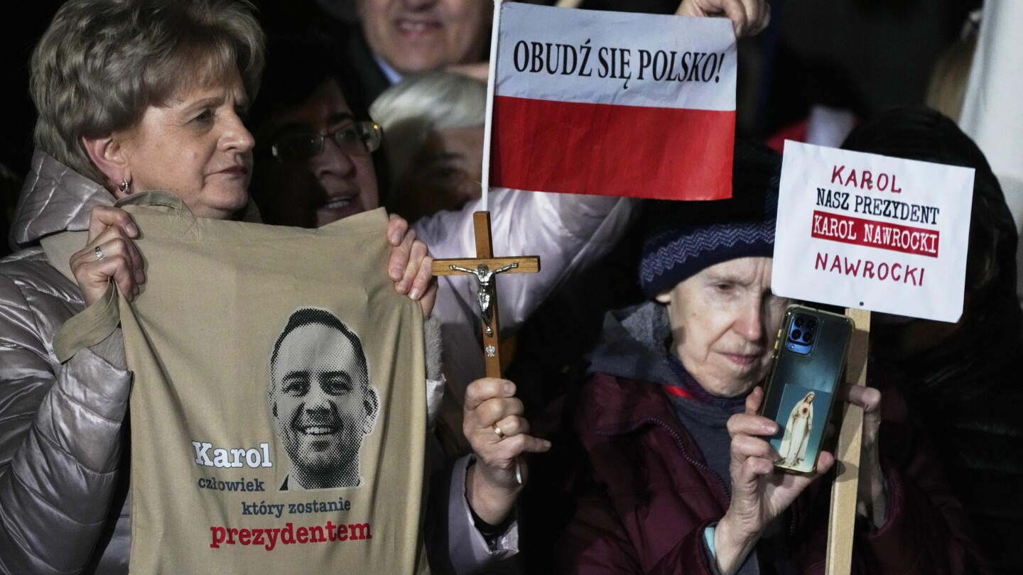 Poles vote for a new president as security concerns loom large