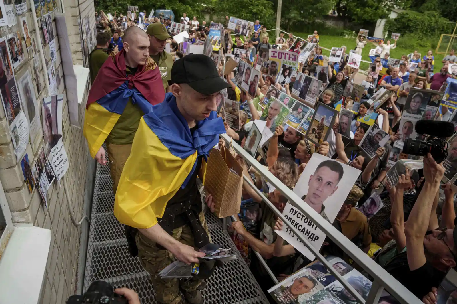 Ukrainian POW's return