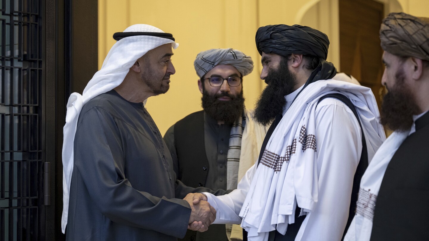 Лидерът на Емирствата се среща с талибански служител, изправен пред награда от 10 милиона щатски долара за атаки
