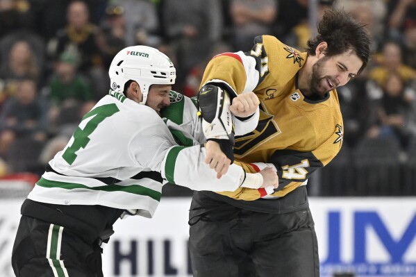 Jets' Barron receives 75-plus stitches after skate to face
