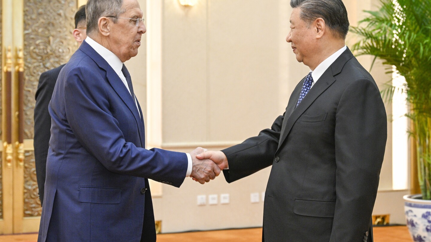 De Chinese leider Xi ontmoet de Russische president Lavrov om zijn steun te betuigen aan de westerse democratieën