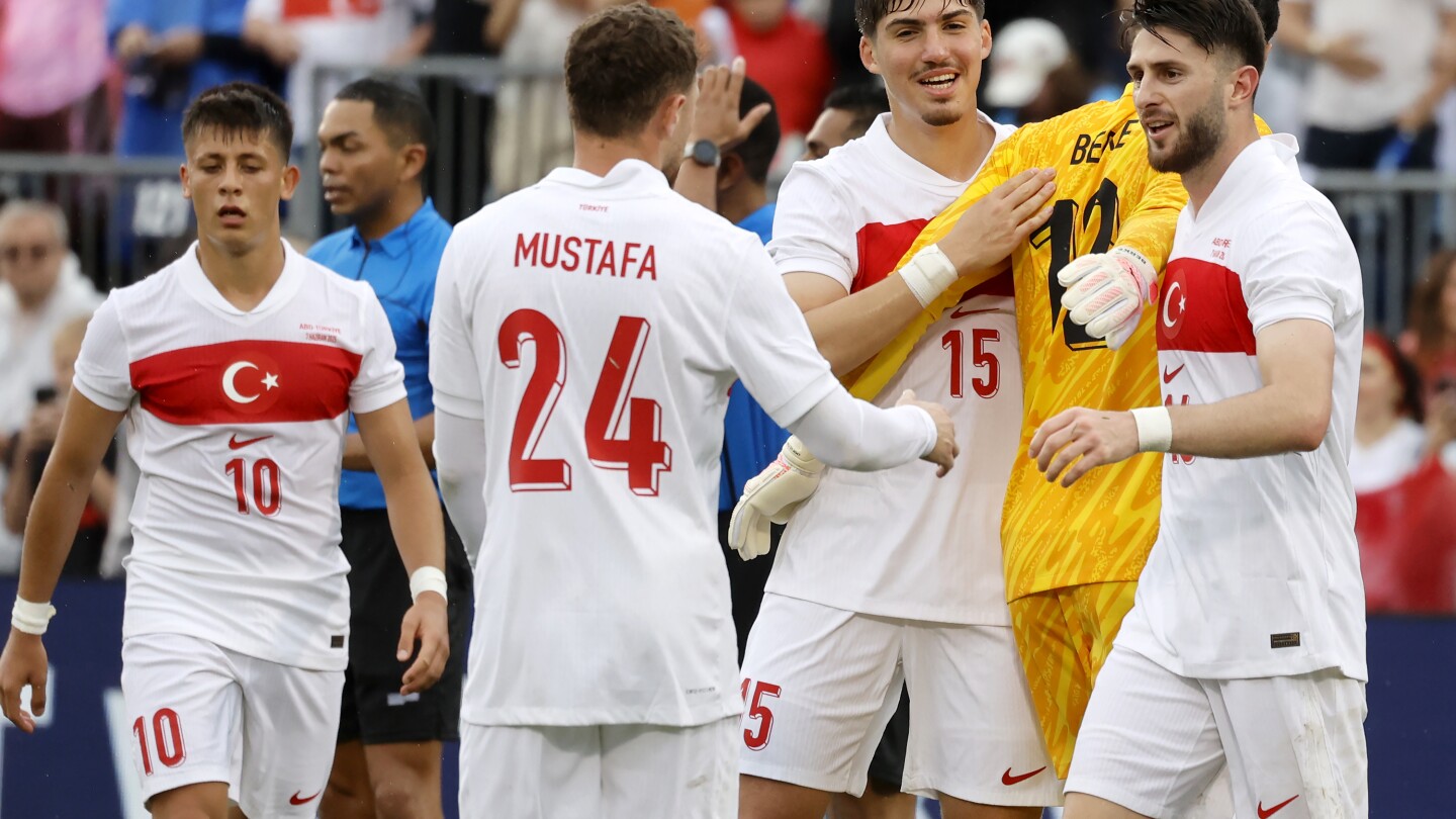 ¡Sorpresa en el Amistoso! Turquía Impone su Fuerza y Vence a Estados Unidos por 2-1 Bajo la Lluvia