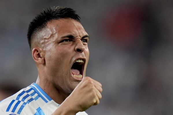  Argentina's Lautaro Martinez celebrates scoring his side's opening goal against Chile during a Copa America Group A soccer match in East Rutherford, N.J., Tuesday, June 25, 2024. (AP Photo/Julia Nikhinson)