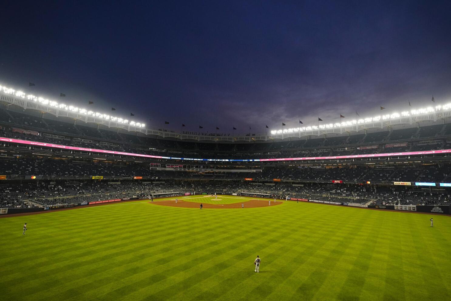 Yankees and Mets permitted 100% capacity if all fans are