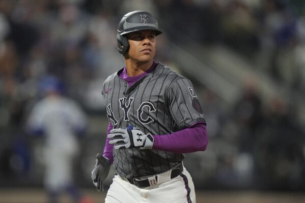 New York Mets' Juan Soto reacts after the fourth inning of a baseball game against the Los Angeles Dodgers Saturday, May 24, 2025, in New York. (AP Photo/Frank Franklin II)