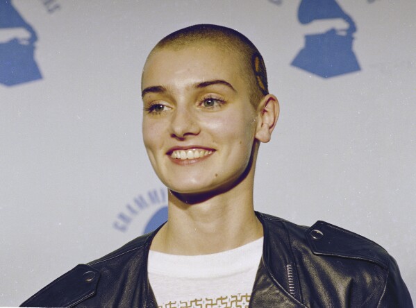 FILE - Irish singer Sinead O'Connor appears at the 31st Annual Grammy Awards at the Shrine Auditorium in Los Angeles on Feb. 22, 1989. O’Connor, the gifted Irish singer-songwriter who became a superstar in her mid-20s but was known as much for her private struggles and provocative actions as for her fierce and expressive music, has died at 56. The singer's family issued a statement reported Wednesday by the BBC and RTE. (AP Photo, File)